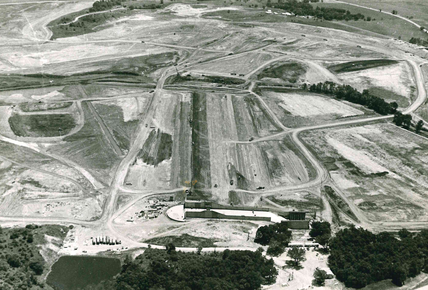 Earthen dam